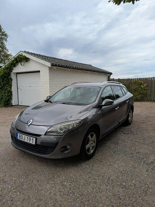 Grå Begagnad 2011 Renault Mégane GrandTour Kombi | 40 000 kr (Bra pris) - Bild 1/4