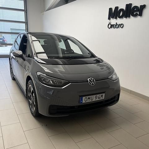 Grå (moonstone grey black) Begagnad 2022 VW ID.3 Pro Performance Halvkombi | 234 900 kr (Bra pris) - Bild 1/4