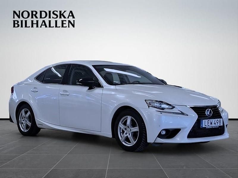Begagnad Lexus IS300h Sport Line 220 HK (161 kW) 2015 Vit Sedan