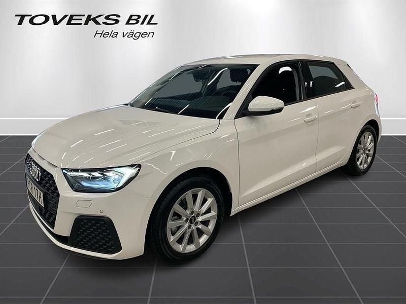 Cortinavit Begagnad 2025 Audi A1 Sportback Proline Halvkombi | 249 900 kr (Dyr) - Bild 1/4