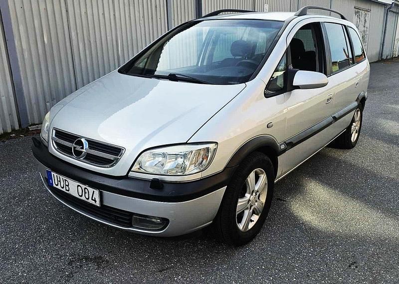 Grå Begagnad 2004 Opel Zafira Minibuss | 24 900 kr - Bild 1/4