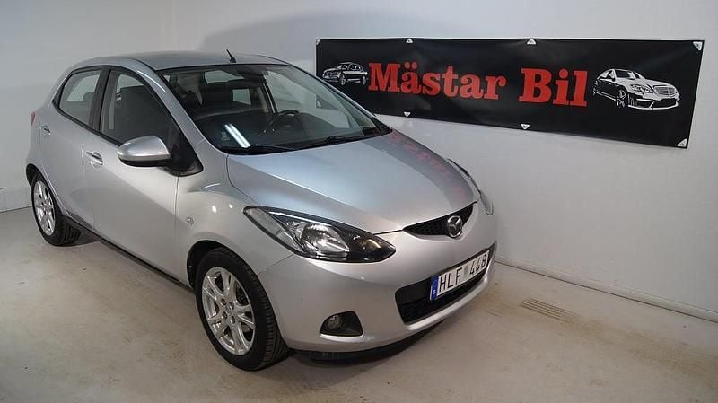 Grå Begagnad 2008 Mazda 2 Halvkombi | 29 900 kr (Marknadspris) - Bild 1/4