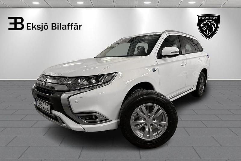 Vit Begagnad 2020 Mitsubishi Outlander SUV | 179 900 kr (Bra pris) - Bild 1/4