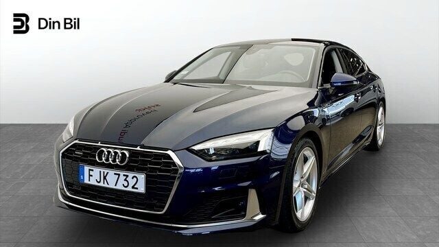 Navarrablå metallic Begagnad 2023 Audi A5 Sportback Advanced Plus Halvkombi | 429 000 kr (Lite dyr) - Bild 1/4