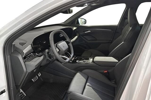 Begagnad Audi Q6 e-tron S-Line 185 kW (252 HK) 2025 Glaciärvit metallic SUV