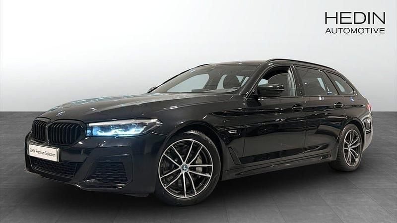 Svart Begagnad 2024 BMW 530 M Sport Kombi | 438 700 kr - Bild 1/4