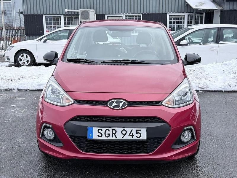 Begagnad Hyundai i10 67 HK (49 kW) 2015 Röd Halvkombi