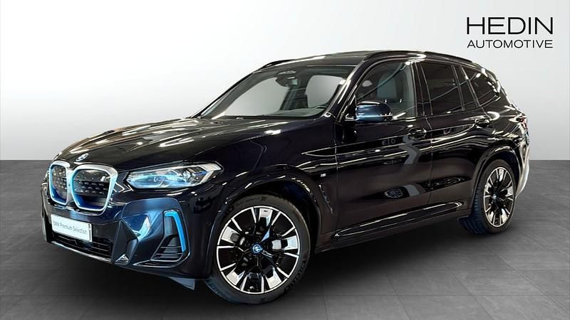 Svart (blue) Begagnad 2022 BMW iX3 M Sport SUV | 419 700 kr (Superpris) - Bild 1/4