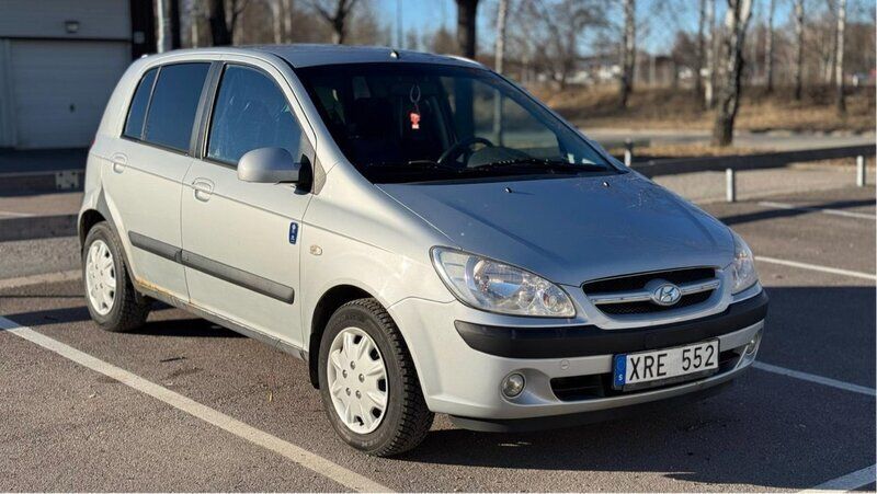 Silver Begagnad 2006 Hyundai Getz Halvkombi | 14 000 kr (Marknadspris) - Bild 1/4