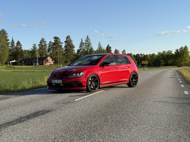Begagnad 2017 VW Golf VII GTI Clubsport Halvkombi | 253 000 kr (Marknadspris) - Bild 1/4
