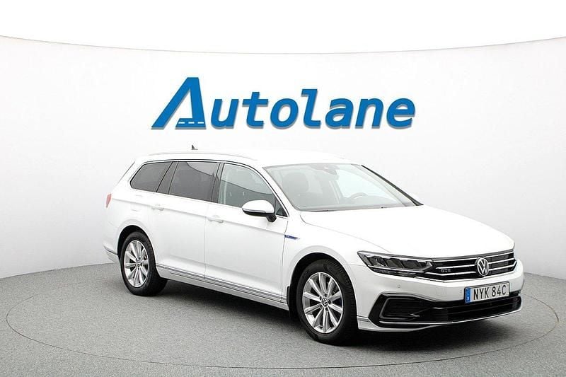 Vit Begagnad 2020 VW Passat GTE Kombi | 239 900 kr (Marknadspris) - Bild 1/3