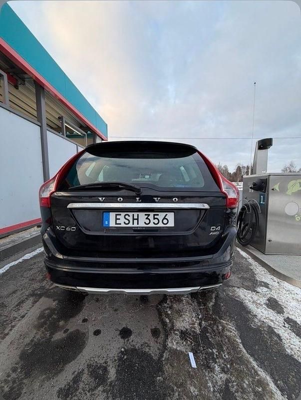 Begagnad Volvo XC60 181 HK (133 kW) 2015 Svart SUV