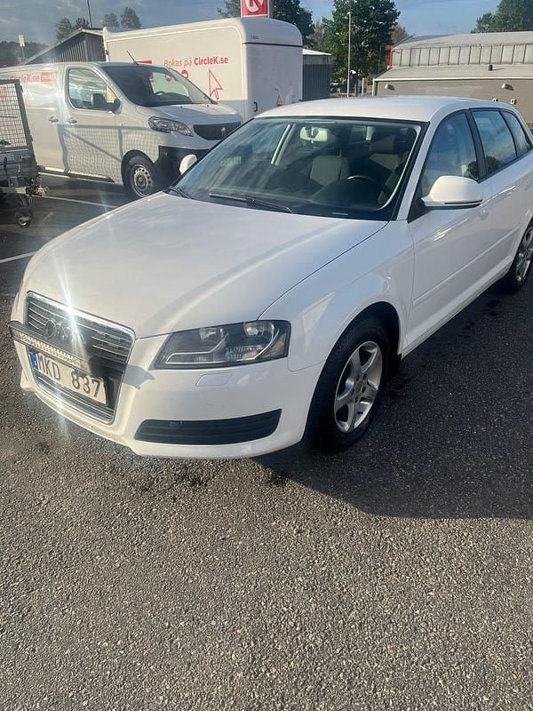Begagnad 2009 Audi A3 Halvkombi | 35 000 kr (Marknadspris) - Bild 1/4