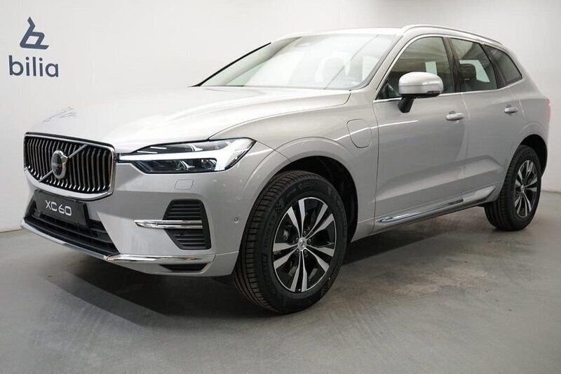 Silver Ny 2024 Volvo XC60 Core SUV | 569 900 kr (Bra pris) - Bild 1/4