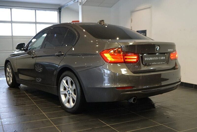Begagnad BMW 320 187 HK (137 kW) 2013 Brun Sedan