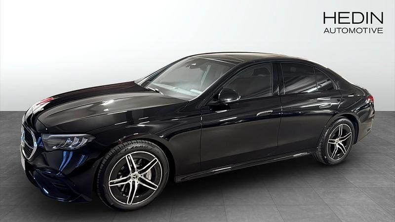 Vit (black) Begagnad 2024 Mercedes E220 AMG Sedan | 649 900 kr - Bild 1/4