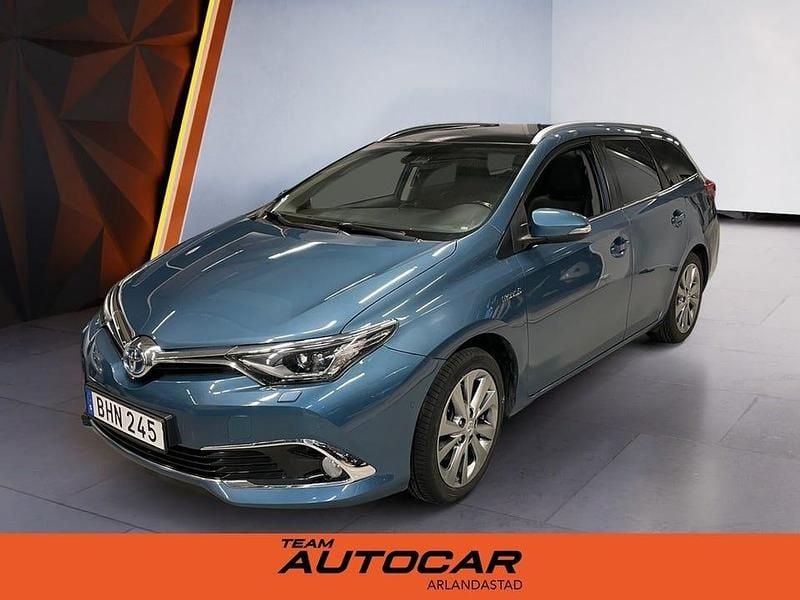 Blå Begagnad 2016 Toyota Auris Hybrid Executive Kombi | 144 900 kr (Marknadspris) - Bild 1/4