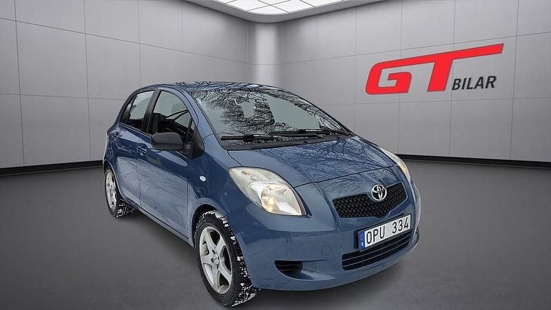 Grå Begagnad 2007 Toyota Yaris Halvkombi | 34 900 kr (Marknadspris) - Bild 1/4