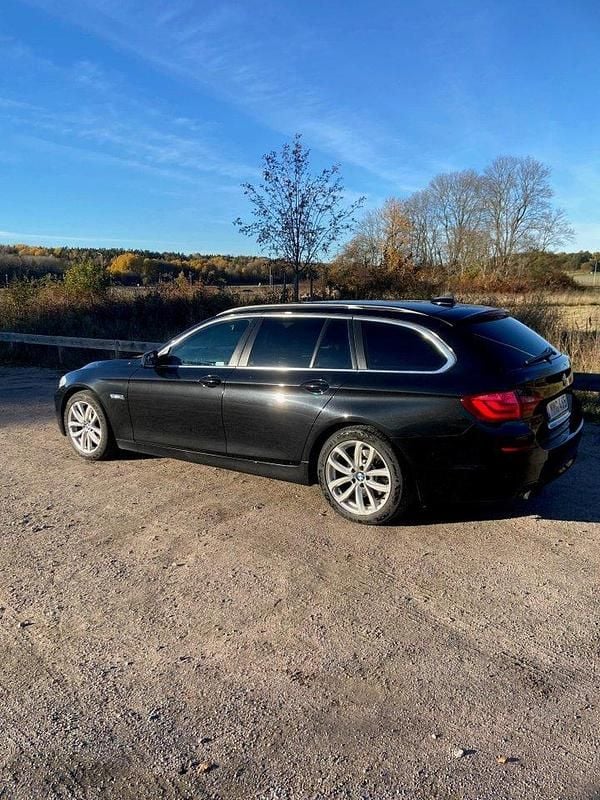 Svart Begagnad 2011 BMW 520 Kombi | 75 000 kr (Bra pris) - Bild 1/4
