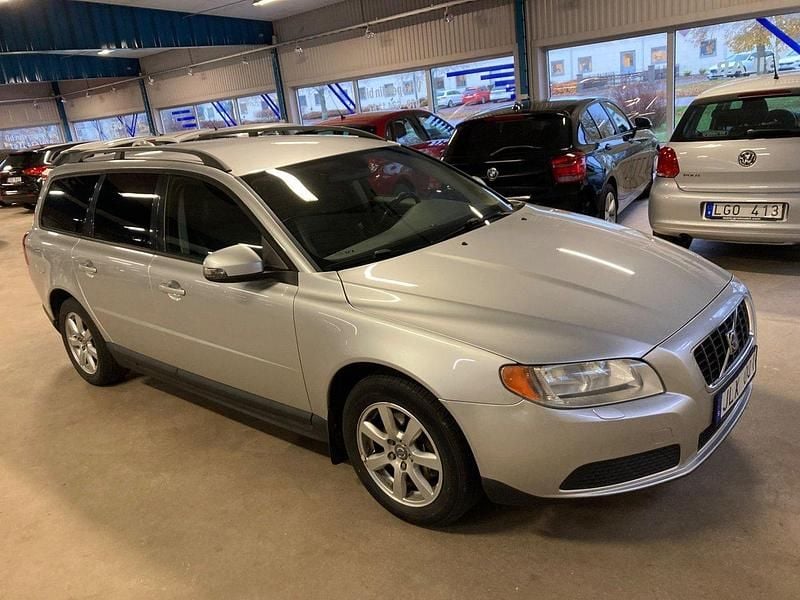Ljusgrå Begagnad 2008 Volvo V70 Kinetic Kombi | 47 500 kr (Bra pris) - Bild 1/4