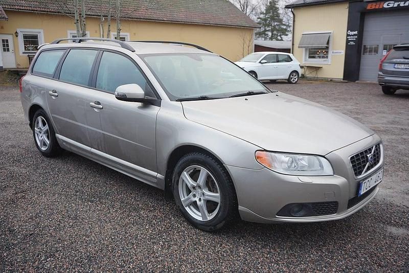 Brun Begagnad 2009 Volvo V70 Momentum Kombi | 79 900 kr (Marknadspris) - Bild 1/4