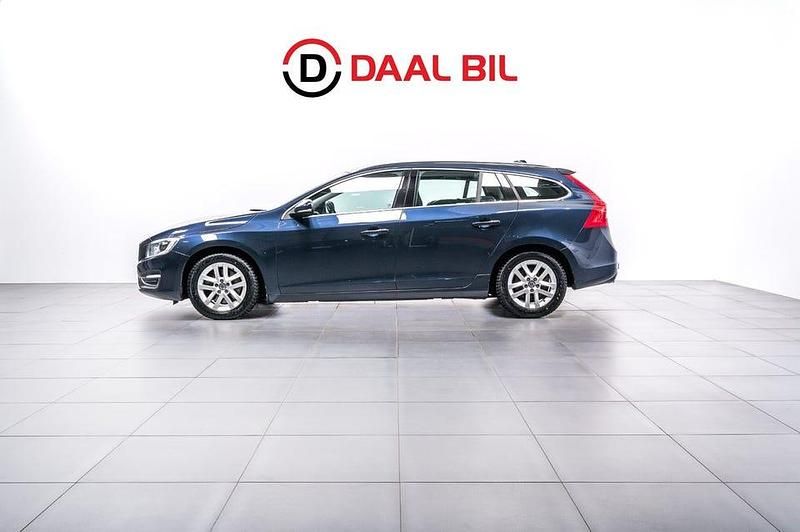 Blå Begagnad 2014 Volvo V60 Summum Kombi | 139 700 kr (Marknadspris) - Bild 1/4
