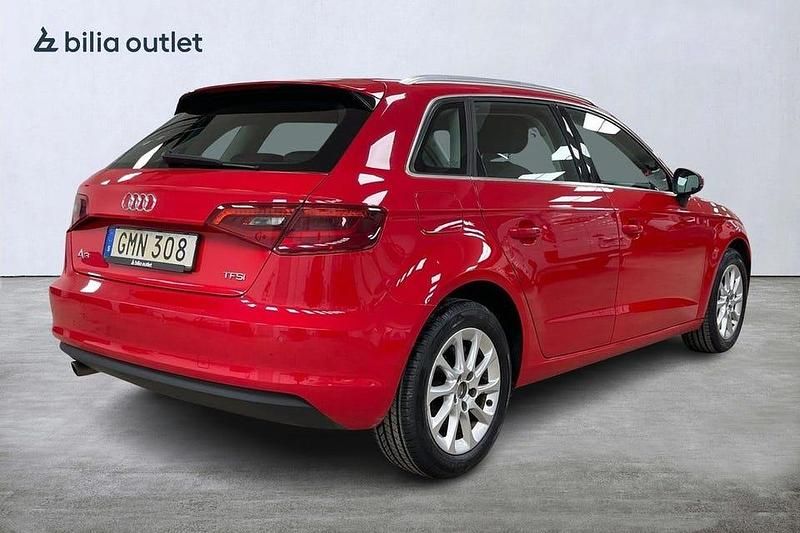 Begagnad Audi A3 Attraction 110 HK (80 kW) 2015 Röd
