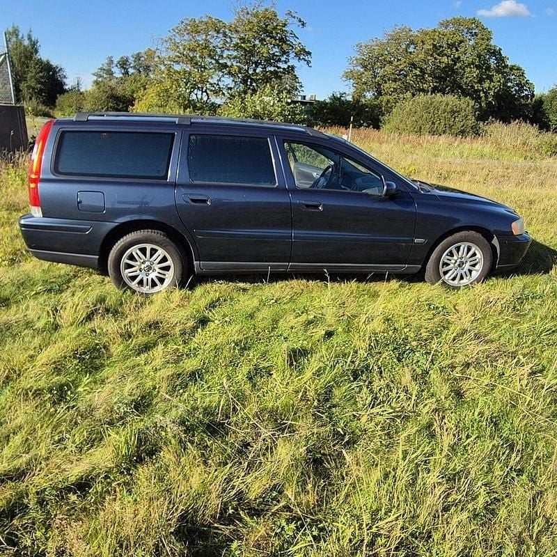 Blå Begagnad 2006 Volvo V70 Kinetic Kombi | 20 000 kr (Bra pris) - Bild 1/4