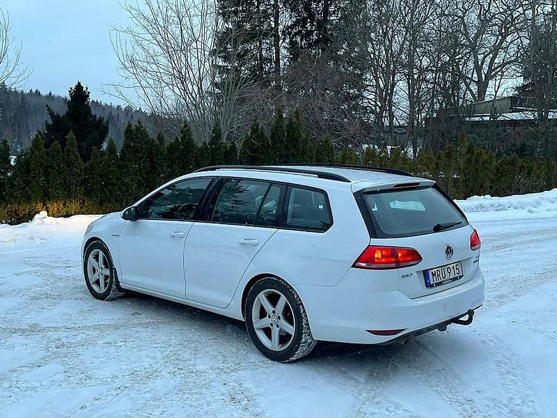 Begagnad VW Golf VII 110 HK (80 kW) 2015 Vit Kombi