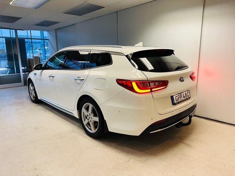 Begagnad Kia Optima Advance 205 HK (150 kW) 2020 Vit Kombi