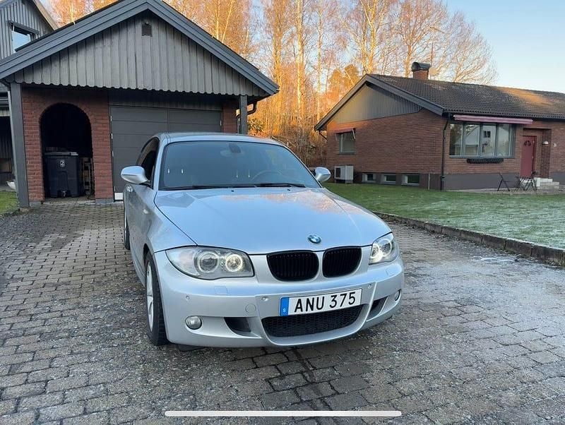 Begagnad 2010 BMW 120 Advantage Halvkombi | 80 000 kr (Marknadspris) - Bild 1/3