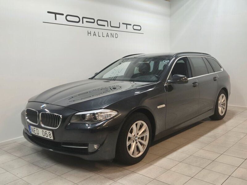 Grå Begagnad 2013 BMW 525 Kombi | 139 900 kr (Marknadspris) - Bild 1/4