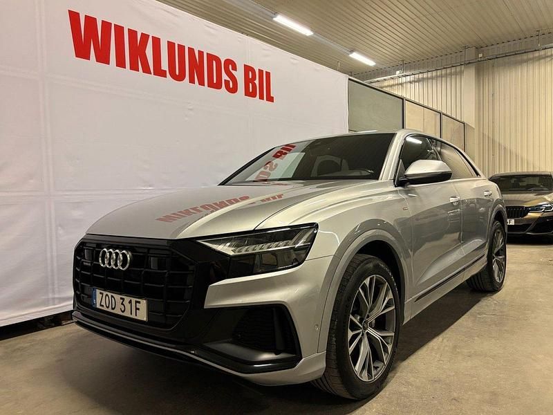 Silver Begagnad 2020 Audi Q8 S-Line SUV | 559 900 kr (Superpris) - Bild 1/4