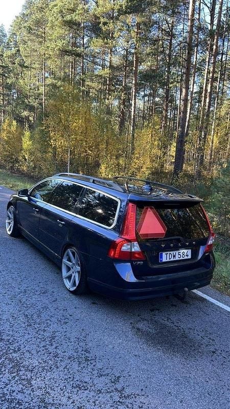 Blå Begagnad 2010 Volvo V70 Kombi | 83 000 kr (Marknadspris) - Bild 1/4