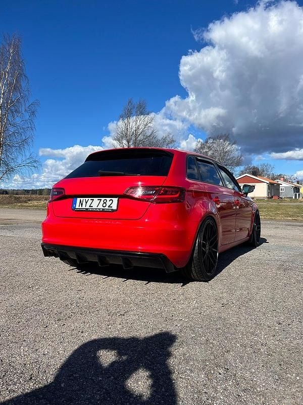 Begagnad Audi A3 Sportback 150 HK (110 kW) 2013 Röd Halvkombi