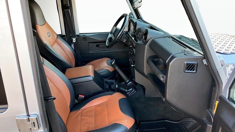 Begagnad Land Rover Defender 122 HK (89 kW) 2015 Silver SUV