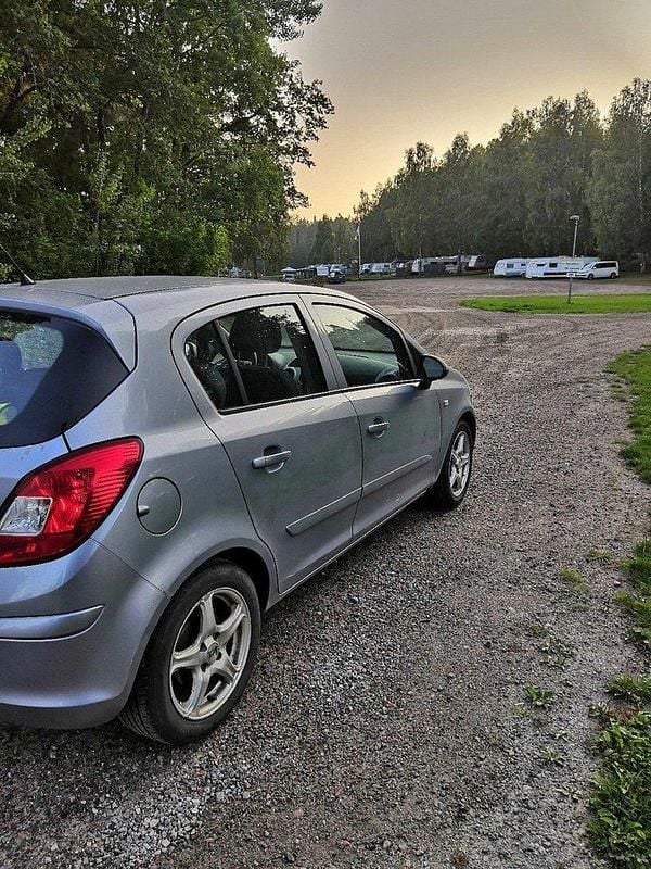 Grå Begagnad 2008 Opel Corsa Halvkombi | 23 000 kr (Bra pris) - Bild 1/2