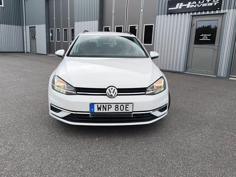 Begagnad VW Golf VII 116 HK (85 kW) 2019 Vit Kombi
