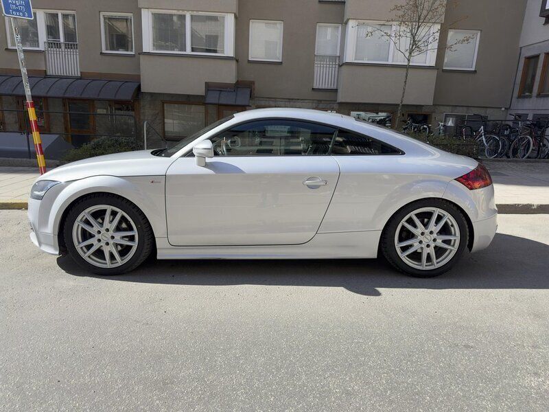 Silver Begagnad 2013 Audi TT Comfort Sportkupé | 165 000 kr (Marknadspris) - Bild 1/4