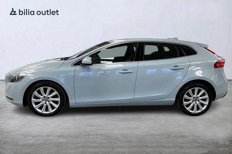 Begagnad Volvo V40 Summum 116 HK (85 kW) 2012 Blå Halvkombi