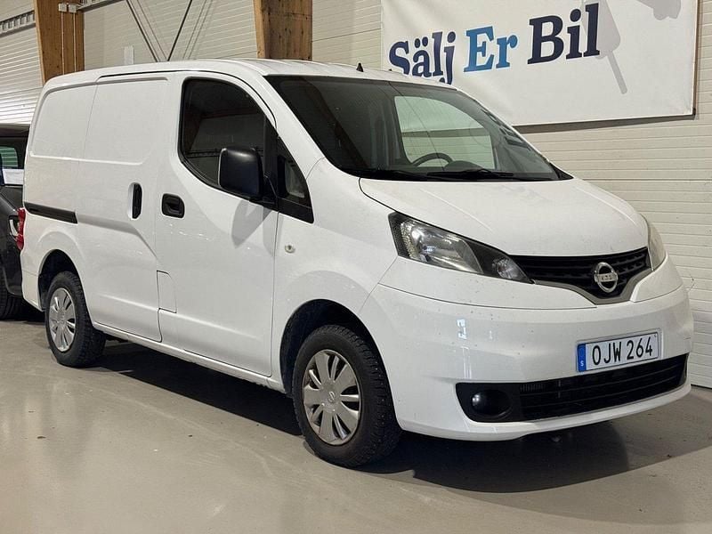 Vit Begagnad 2017 Nissan NV200 Van | 84 800 kr (Marknadspris) - Bild 1/4