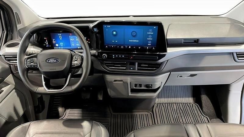 Begagnad Ford Tourneo Custom Titanium 170 HK (125 kW) 2025 Grå Van