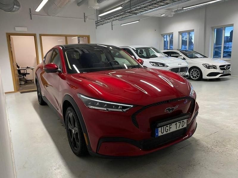 Begagnad Ford Mustang Mach-E 216 kW (294 HK) 2021 Röd SUV