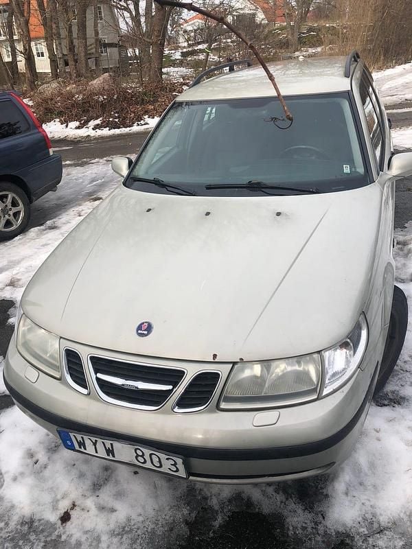 Begagnad Saab 9-5 185 HK (136 kW) 2005 Silvermetallicgren/yellow Kombi