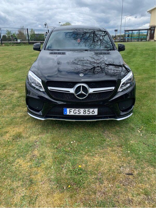 Svart Begagnad 2018 Mercedes GLE350 AMG line Sportkupé | 419 900 kr (Marknadspris) - Bild 1/4