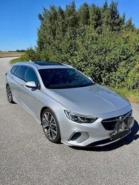 Grå Begagnad 2018 Opel Insignia Kombi | 177 000 kr (Marknadspris) - Bild 1/4