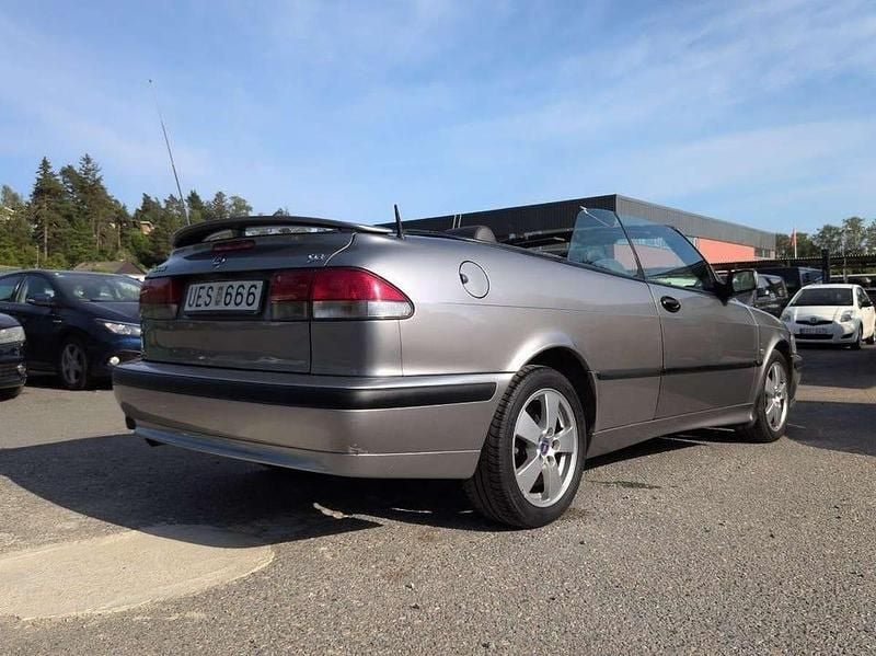 Begagnad Saab 9-3 Cabriolet 206 HK (151 kW) 2003 Ljusgrå Cab