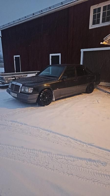 Begagnad 1987 Mercedes 300 Sedan | 65 000 kr - Bild 1/1