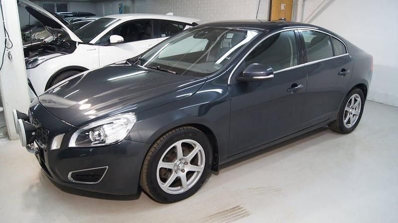 Begagnad Volvo S60 Momentum 163 HK (119 kW) 2011 Grå Sedan