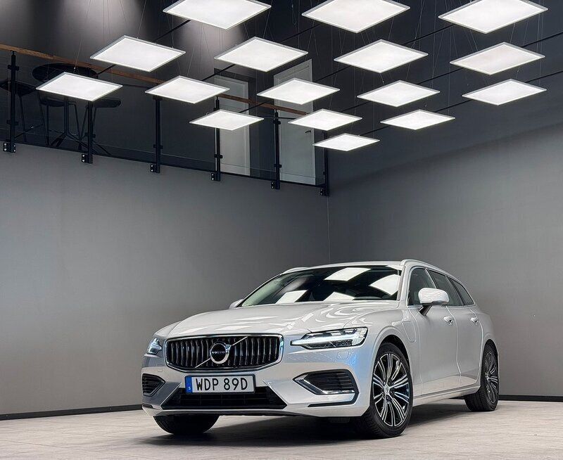 Silver Begagnad 2020 Volvo V60 Kombi | 329 900 kr (Marknadspris) - Bild 1/3